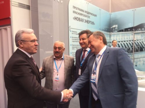 Александр Усс пожелал Главе Ачинска благополучия, особенно в делах, направленных на развитие Ачинска