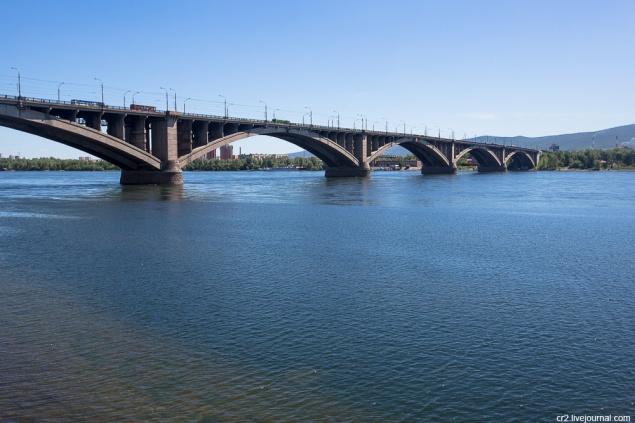 Четверо красноярцев неудачно сплавились по Енисею на матрасе: пришлось вызывать спасателей
