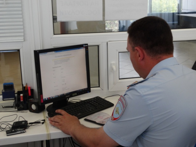 Госавтоинспекторы в Ачинске разъясняют правила замены водительского удостоверения после окончания срока его действия