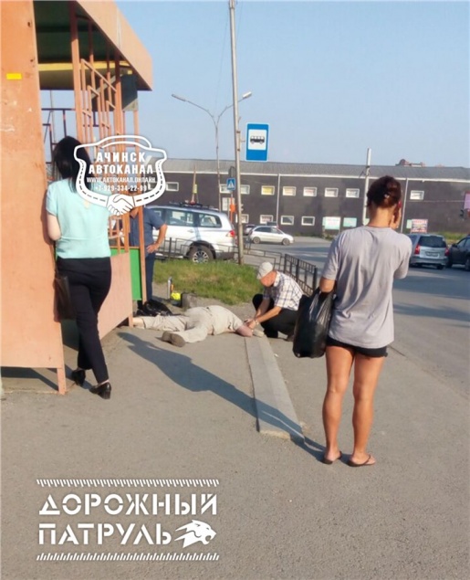 Мужчина неожиданно умер на автобусной остановке в Ачинске