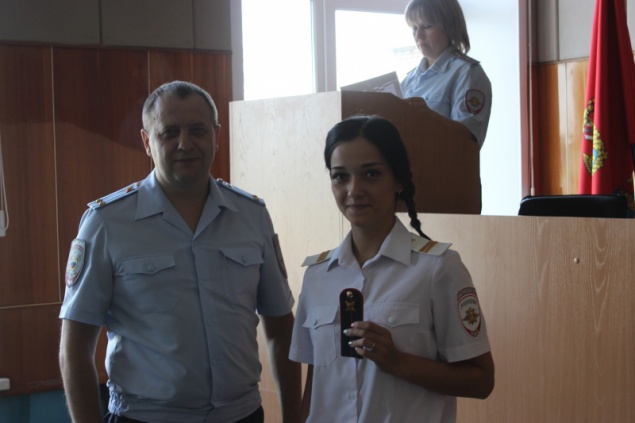 В Ачинске четверым сотрудникам полиции присвоены первые офицерские звания