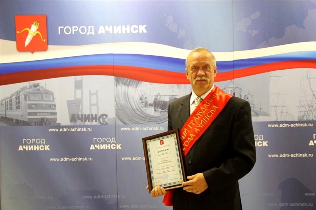 Глава Ачинска поздравил с юбилеем почетного жителя города Павла Батанова