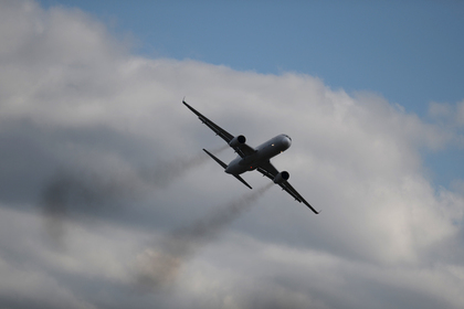 У летевшего в Сочи пассажирского самолета загорелся двигатель