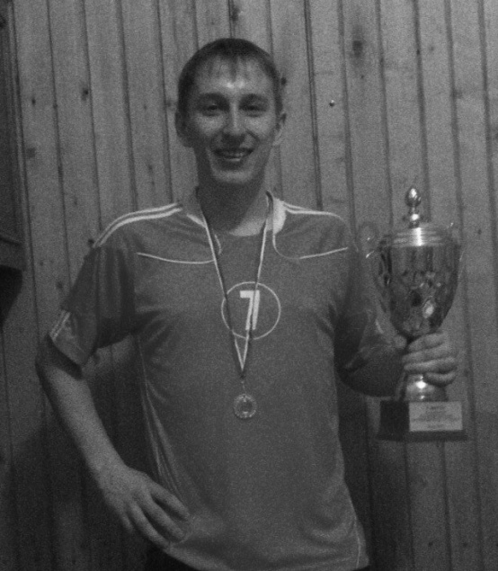 В Назарово под колёсами поезда погиб футболист Антон Гардт