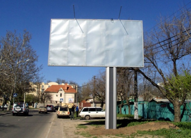 Рекламу на дорогах решили не трогать до 1 июля 2019 года