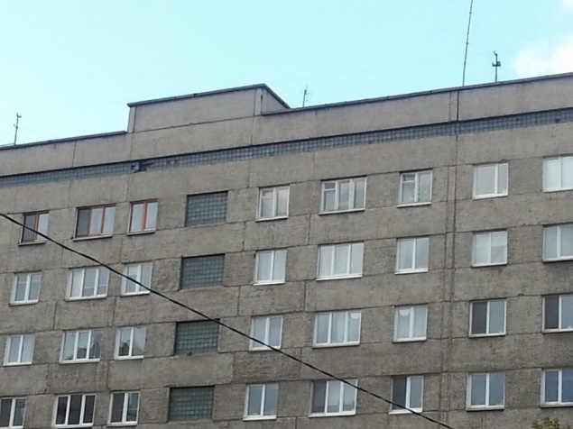 За стрельбу из окна многоэтажки ответят родители развлекавшихся подростков