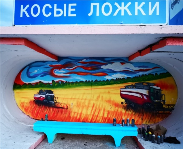 В Красноярском крае бывший десантник расписывает остановки и балконы