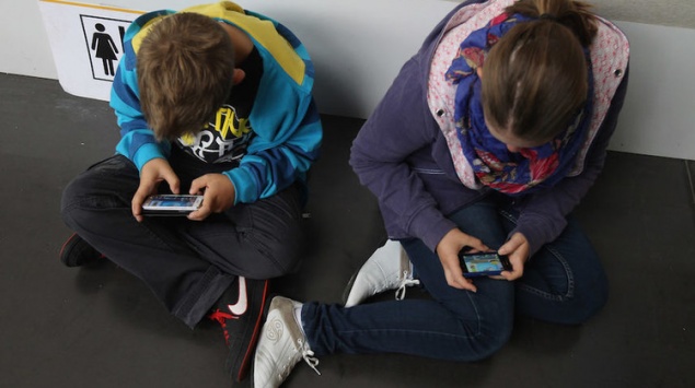 Запрет смартфонов в школах поддержало 73% родителей