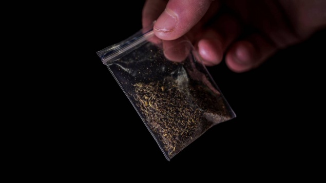 Стражами порядка Ачинска пресечен незаконный оборот наркотиков в крупном размере