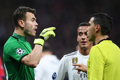 Акинфеев накричал на судью и был удален в матче с «Реалом»