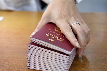 Определен срок перевода россиян на электронные паспорта