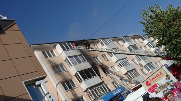 В Ачинске загорелся многоэтажный жилой дом