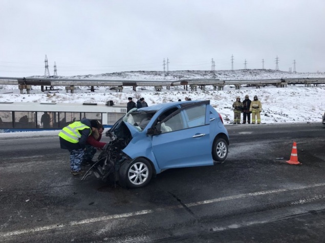 Автоледи погибла после столкновения с автобусом на трассе под Норильском. Еще 8 человек попали в больницу