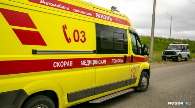 «Тойота» с двумя детьми съехала с дороги и врезалась в дерево. За рулем сидел пьяный родственник