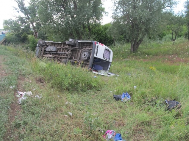 В Красноярском крае на трассе автобус с 17 пассажирами улетел в кювет