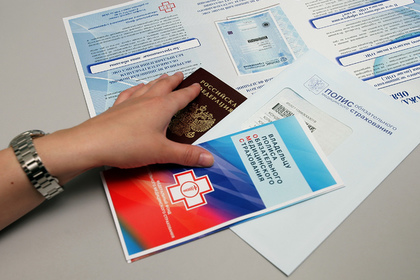 Назван крайний срок получения в 2018 году нового полиса ОМС