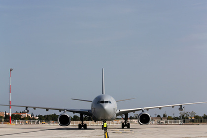 В аэропорту Парижа столкнулись пассажирские самолеты