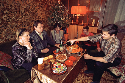 Россияне сочли оливье и «Войну и мир» символами единства