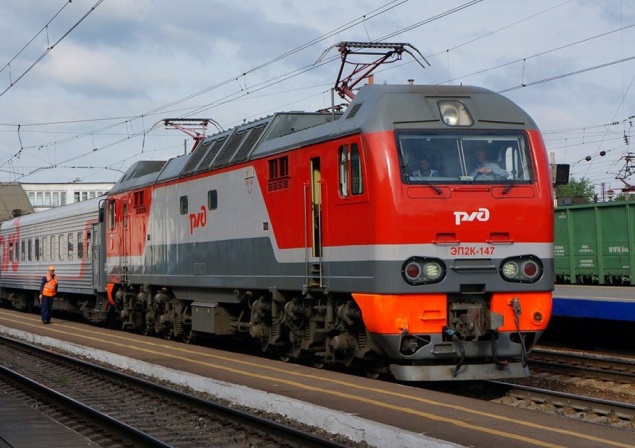 В Красноярске под колёсами пассажирского поезда погибли женщина с ребёнком