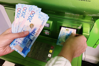 Большинство работодателей в России отказались выдавать новогодние премии