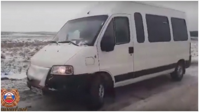 Детей везли на творческий конкурс по трассе на неисправном автобусе. Инспекторы пересадили детей на другой автобус