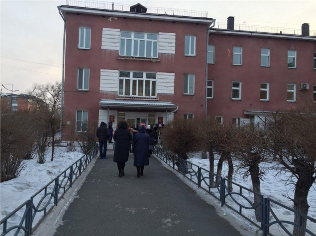 Волна сообщений о «минировании» школ и больниц добралась до Хакасии