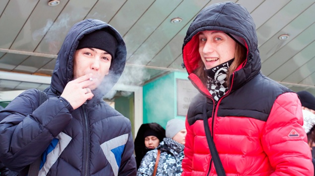 Ачинских студентов-курильщиков будут ловить и наказывать