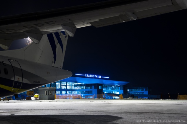 Из-за лютого мороза и тумана красноярский аэропорт не смог принять самолет из Москвы. Отменены и задержаны несколько рейсов