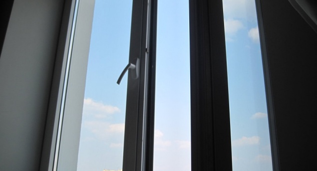 В железногорской школе-интернате подросток выпал из окна