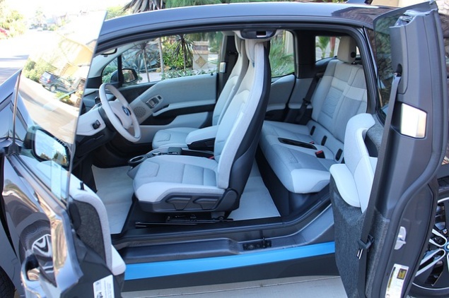 Как почистить пороги внедорожника