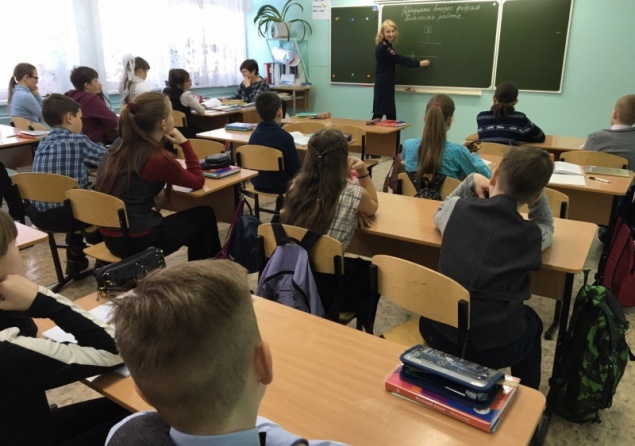 Госавтоинспекторы в Ачинске проводят блиц - опросы школьников по дорожной безопасности