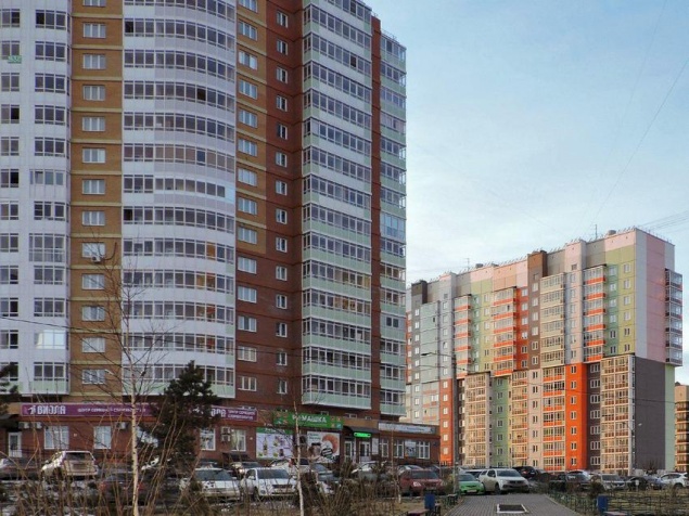 В Красноярске 12-летняя девочка при загадочных обстоятельствах упала с балкона многоэтажки и погибла