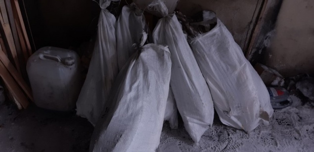 Житель края наловил особо ценной рыбы на 4 млн и спрятал ее в гараже. Но кто-то сдал его полиции