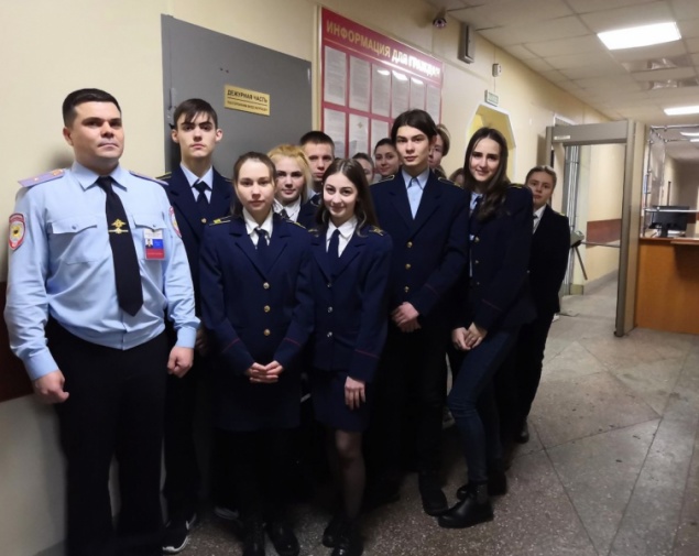В Ачинске учащиеся полицейского класса познакомились с работой дежурной части
