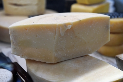 Россиянам захотели запретить ввозить хамон и пармезан