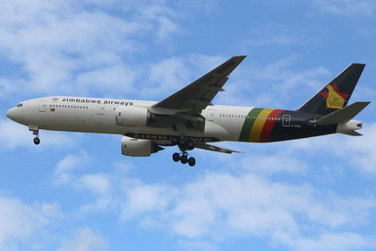 Boeing 767 приземлился с горящим двигателем