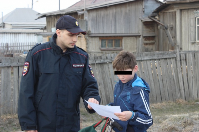 Стражи порядка проводят беседы с подростками о недопустимости поджога сухой травы