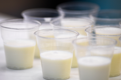 Россию предупредили о перебоях с молоком в магазинах, школах и детсадах