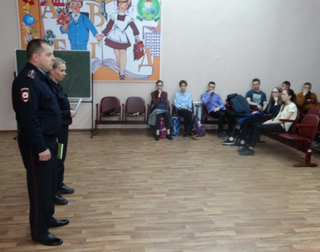 Сотрудники полиции провели профориентационную лекцию для старшеклассников
