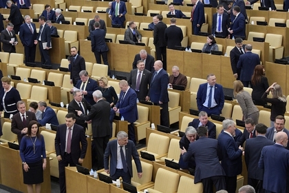 Российских чиновников пристыдили за несерьезный внешний вид