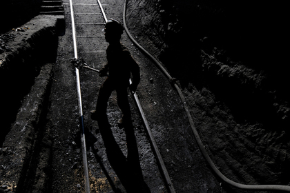 Шахта обвалилась на людей и вызвала землетрясение в Китае