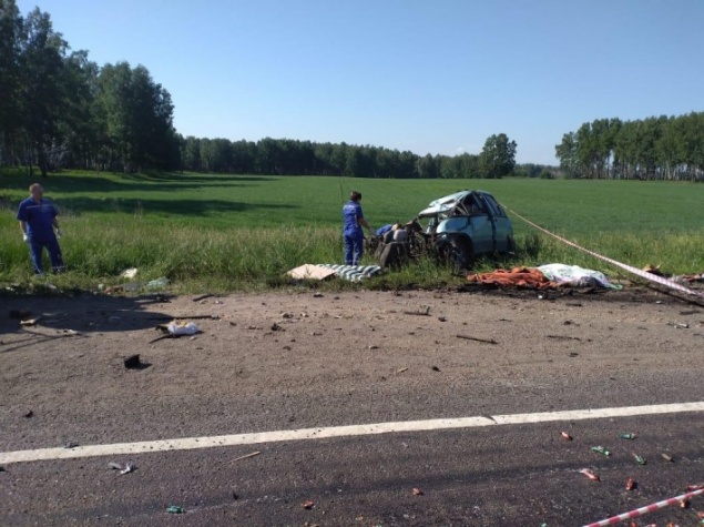 Грузовик смял «Тойоту» на трассе. Есть погибшие