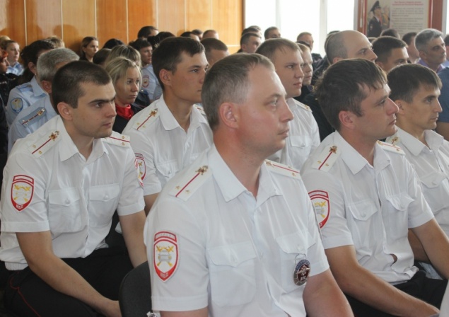 Начальник МО МВД России «Ачинский» Дмитрий Брянский наградил лучших сотрудников Госавтоинспекции