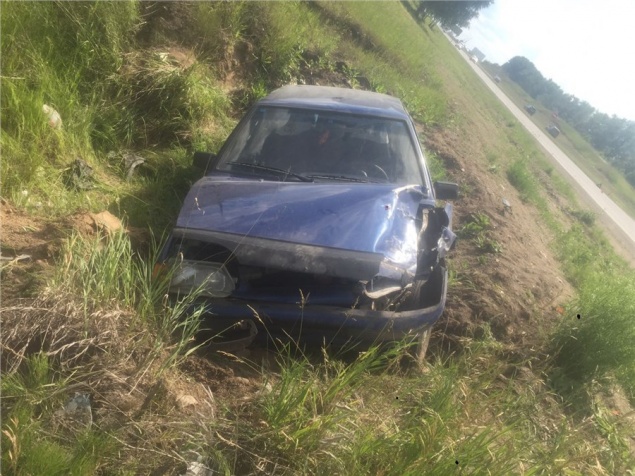 Автолюлька спасла малыша от травм при столкновении ВАЗа и Skoda на трассе под Красноярском