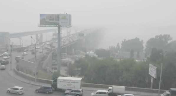 Еще один российский город окутало дымом