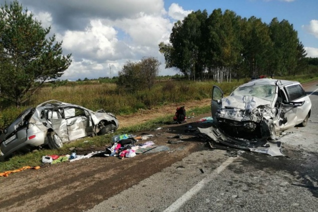 На трассе в Красноярском крае иномарка вылетела на встречку и устроила ДТП с 6 пострадавшими