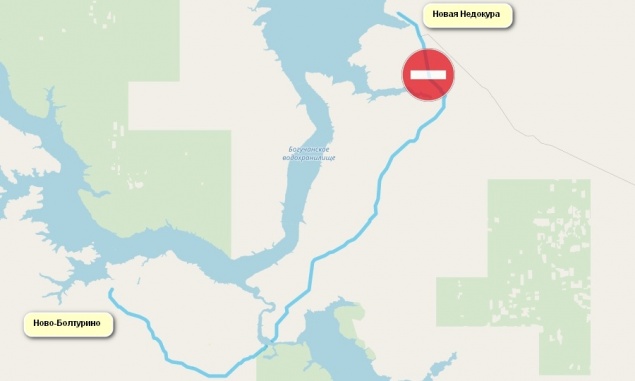 В Красноярском крае перегруженная фура проломила мост. Движение по дороге пришлось закрыть