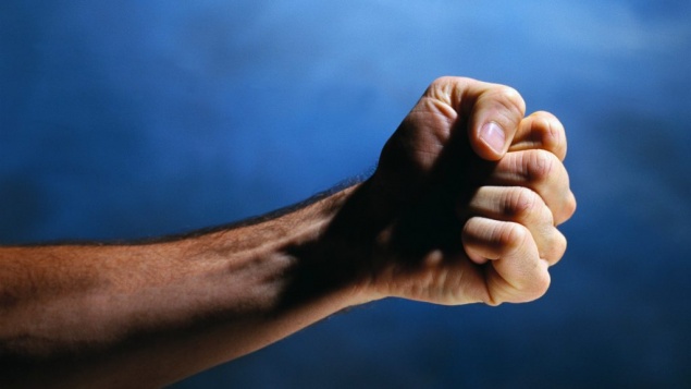 В Кузбассе двое пожилых мужчин устроили погром в магазине из-за собаки