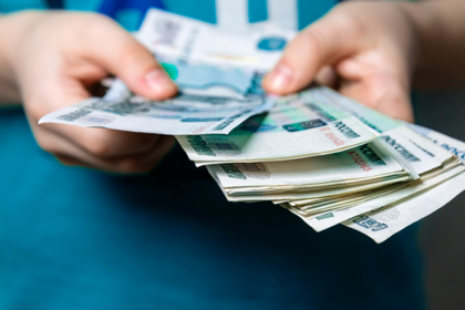 В Зеленогорске двое мужчин вымогали у приезжего парня 300 тысяч рублей