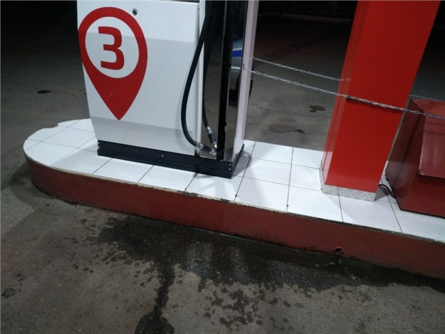 В Красноярском крае мужчина с канистрой бензина устроил два нападения на АЗС. Добычей стали 700 рублей